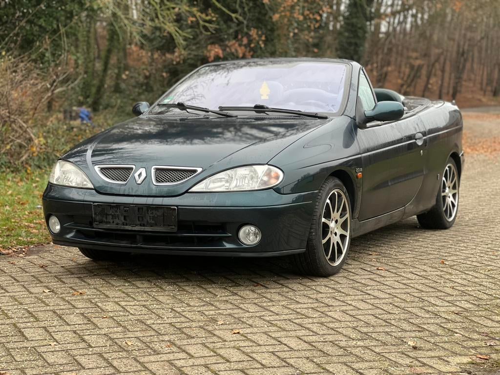 Renault Megane 2.0 Liter Cabrio Airco Leder 1000€, Auto's, 4 zetels, Cabriolet, Leder, Handgeschakeld