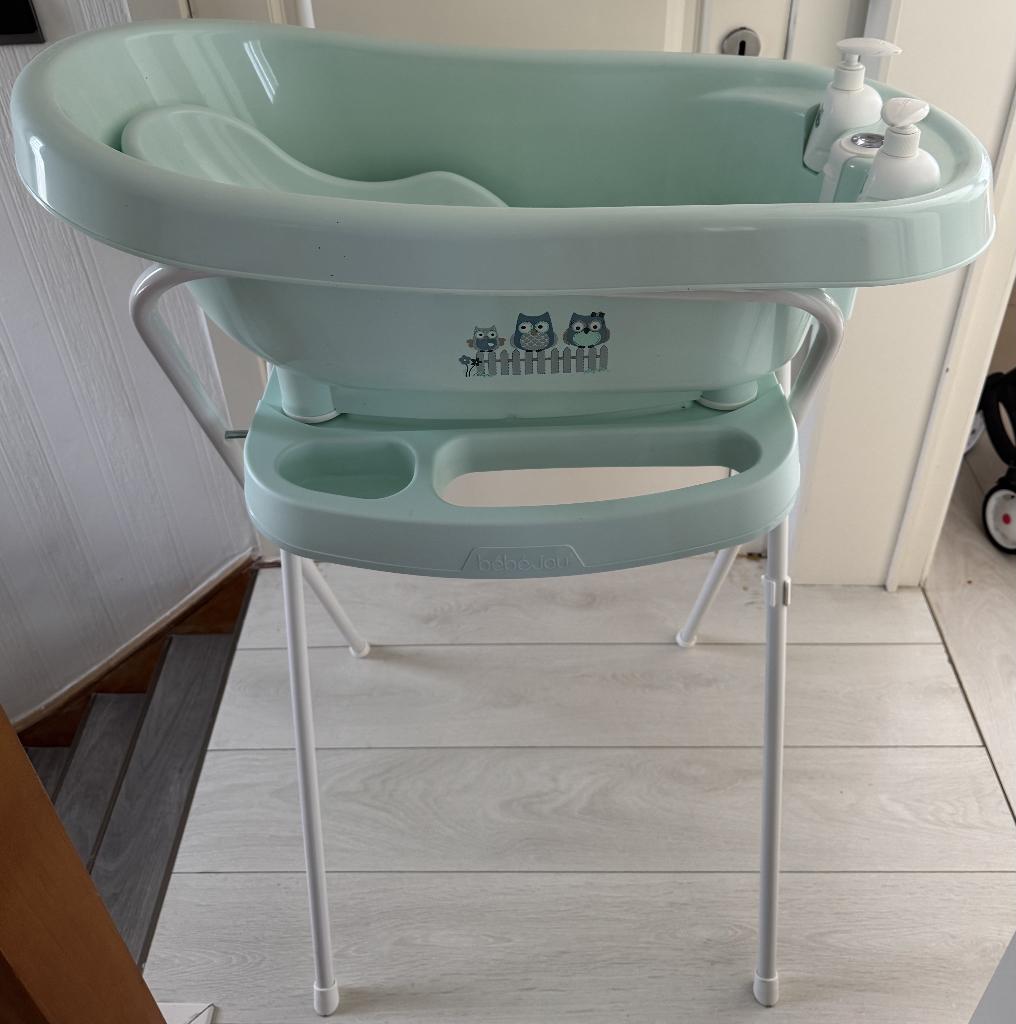 Babybad Bébé-jou + standaard + badzitje, Kinderen en Baby's, Ophalen, Zo goed als nieuw, Badje, Bébé-jou