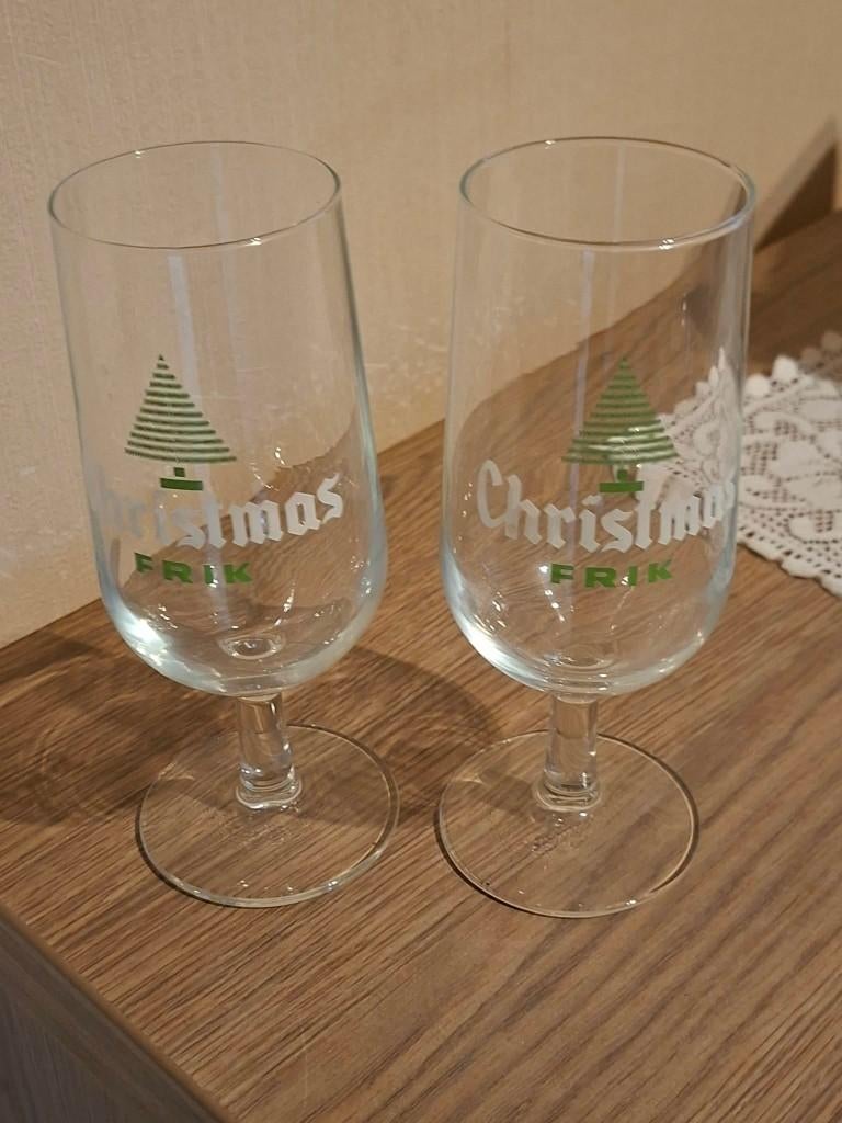 2 Vintage kerstbierglazen / Frik, Verzamelen, Glas en Drinkglazen, Zo goed als nieuw, Bierglas, Ophalen of Verzenden