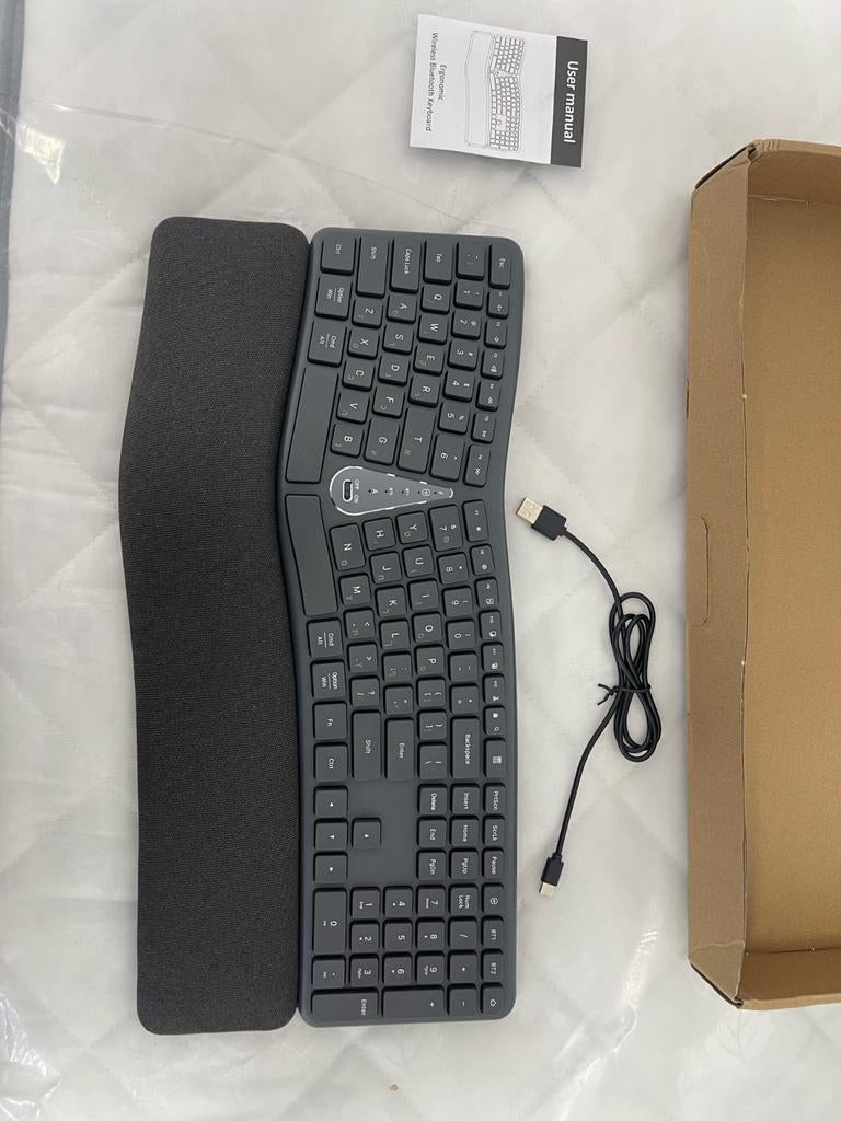 Ergonomisch draadloos Bluetooth- en USB QWERTY-toetsenbord., Ergonomisch, Verzenden, Nieuw, Draadloos