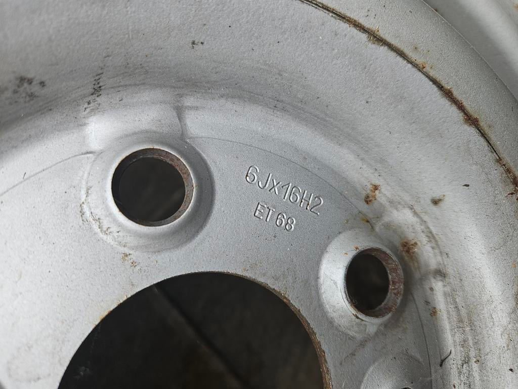 215 75 R16  C Banden en velg  camper ... 6 stuks, Enlèvement