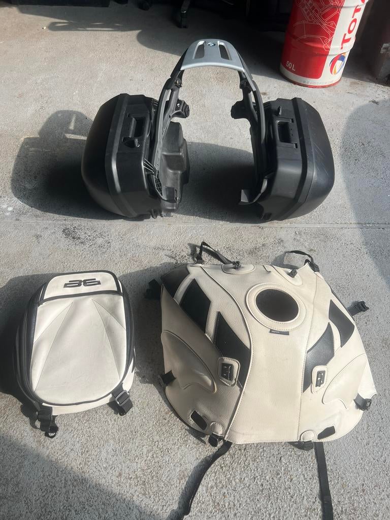 BMW Rockster-bagage, Ophalen