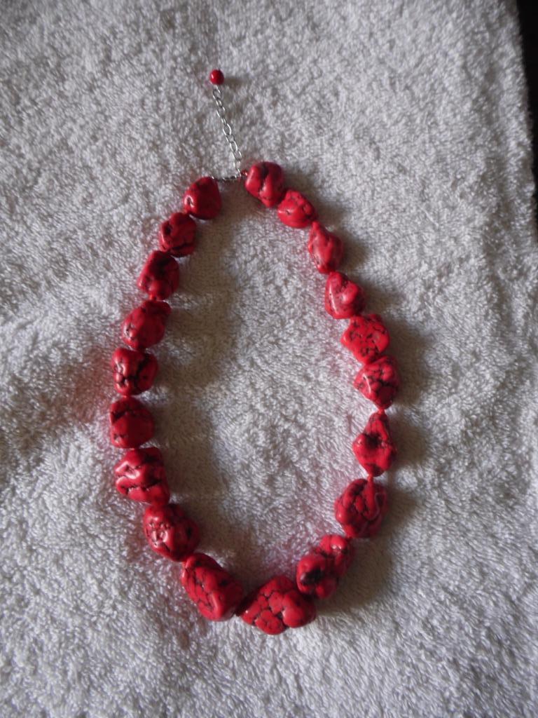 Halsketting 2, Handtassen en Accessoires, Kettingen, Ophalen of Verzenden, Gebruikt, Rood, Kunststof