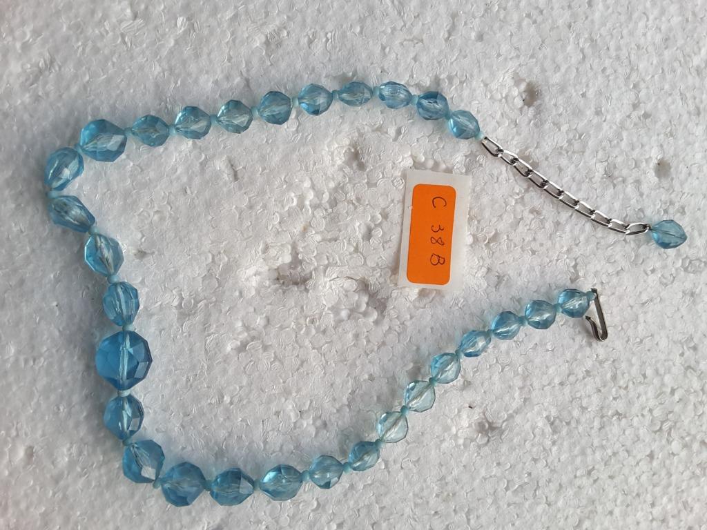 collier de fantaisie tour de cou 38 cm bleu clair C38B, Bijoux, Sacs & Beauté, Colliers, Neuf, Synthétique, Bleu, Enlèvement ou Envoi