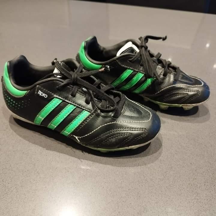 Voetbalschoenen Adidas Maat 33, Sport en Fitness, Voetbal, Ophalen of Verzenden, Gebruikt