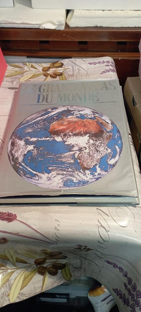 Livre le grand atlas du monde, Livres, Enlèvement ou Envoi, Autres atlas, Comme neuf, Monde