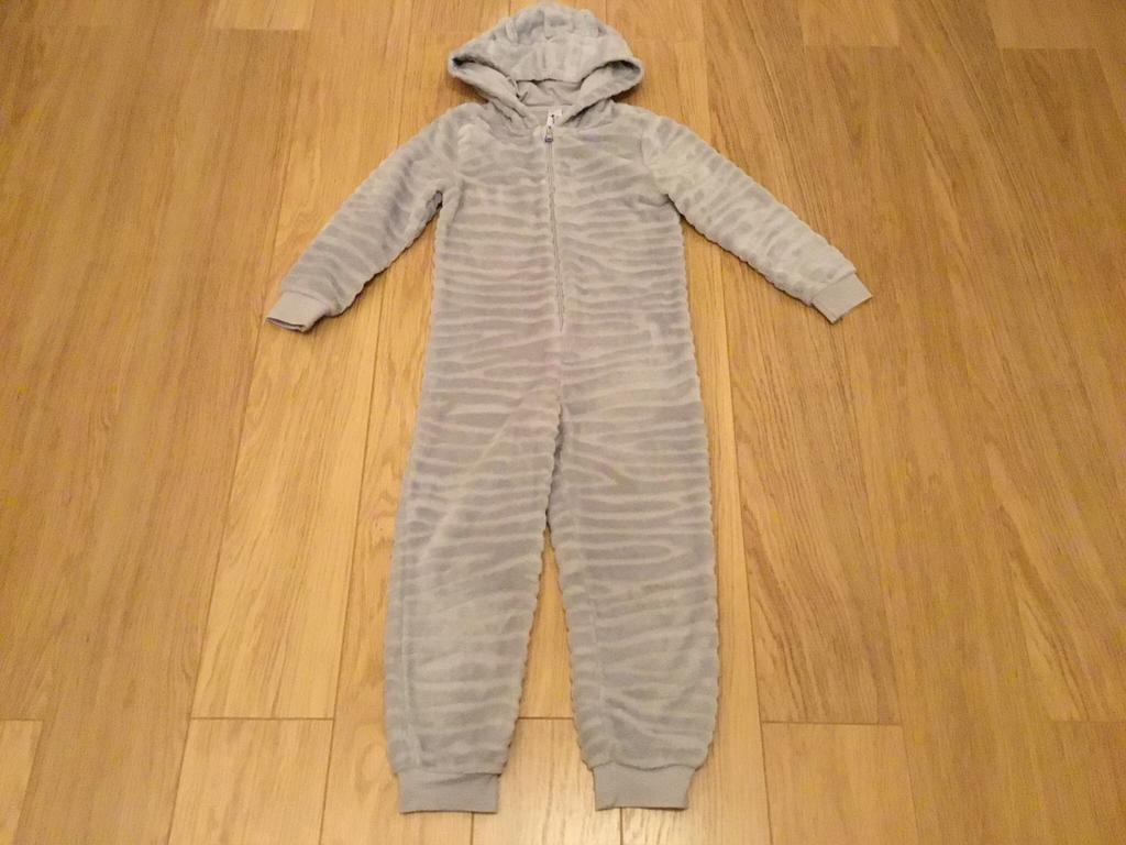 Onesie lichtgrijs. 8jaar, Kinderen en Baby's, Kinderkleding | Maat 128, Nacht- of Onderkleding, Gebruikt, C&A, Ophalen of Verzenden
