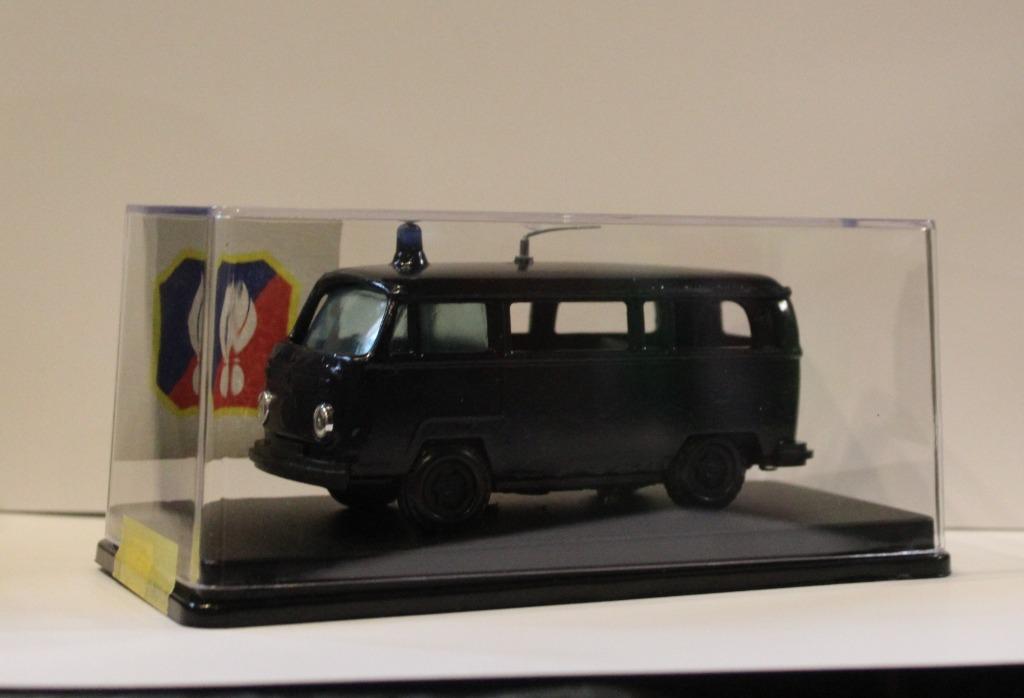 RIJKSWACHT VW T2a COMBI MINI BUS 1/43, Ophalen of Verzenden, Rijkswacht, Miniatuur of Beeldje