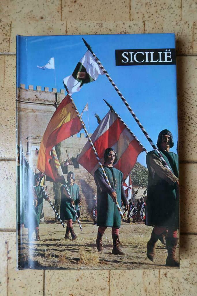 Boek : Sicilië, Overige merken, Europa, Ophalen of Verzenden, Zo goed als nieuw