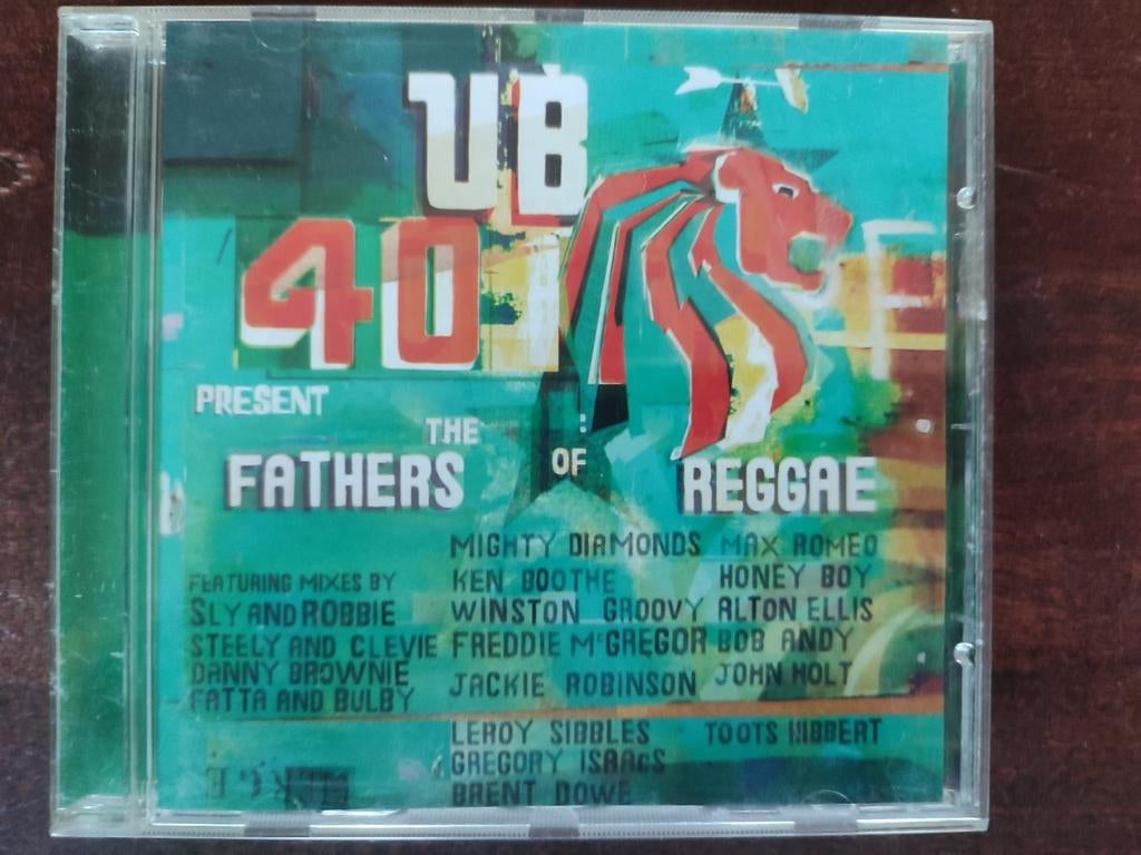 CD : UB 40 - UB 40 present THE FATHERS OF REGGAE, Ophalen of Verzenden, Zo goed als nieuw