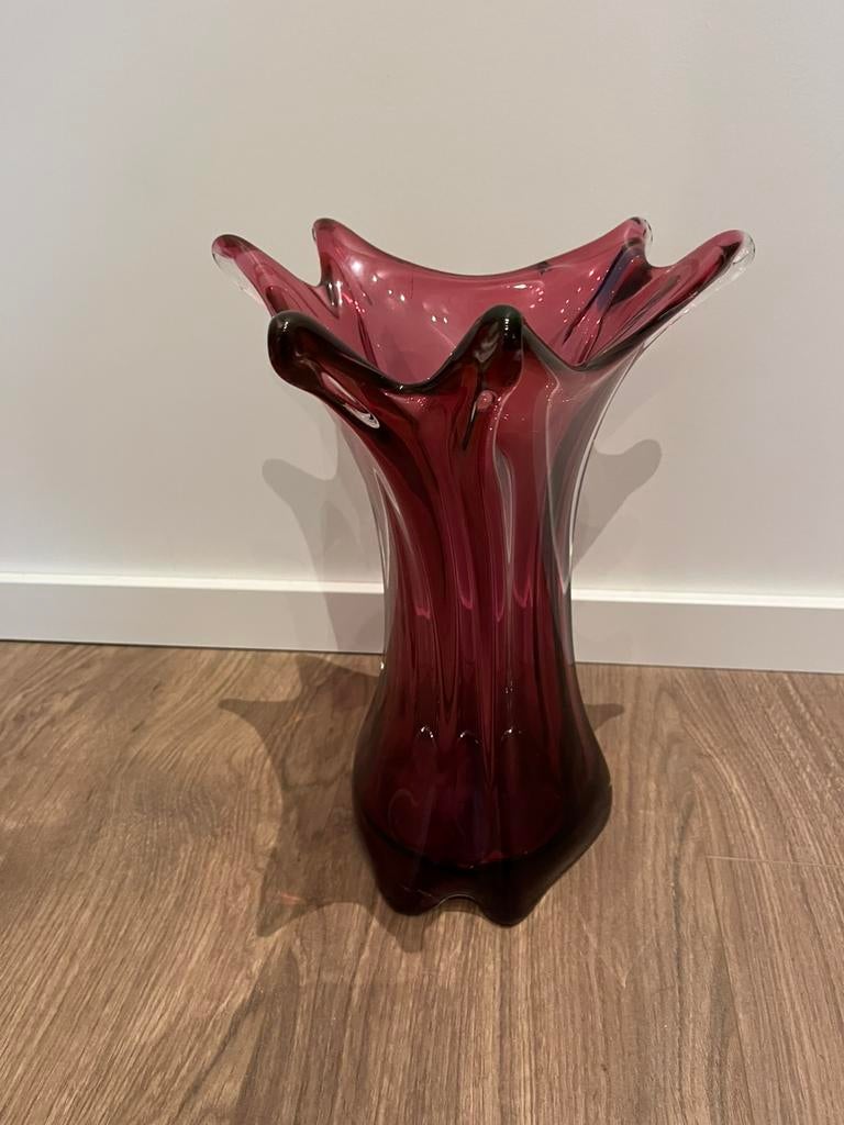 Vintage vaas bordeaux/wijnrood, Maison & Meubles, Accessoires pour la Maison | Vases, Enlèvement ou Envoi, Comme neuf, Rouge, Verre
