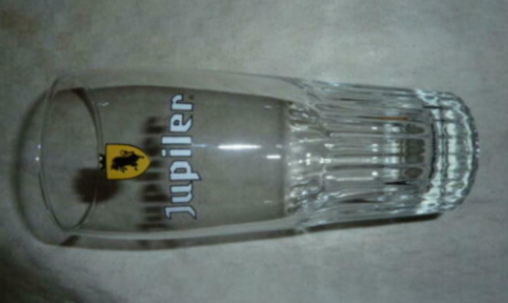 #K bier glas JUPILER " ribbelglas zwart / geel logo ", Ophalen of Verzenden, Nieuw, Bierglas