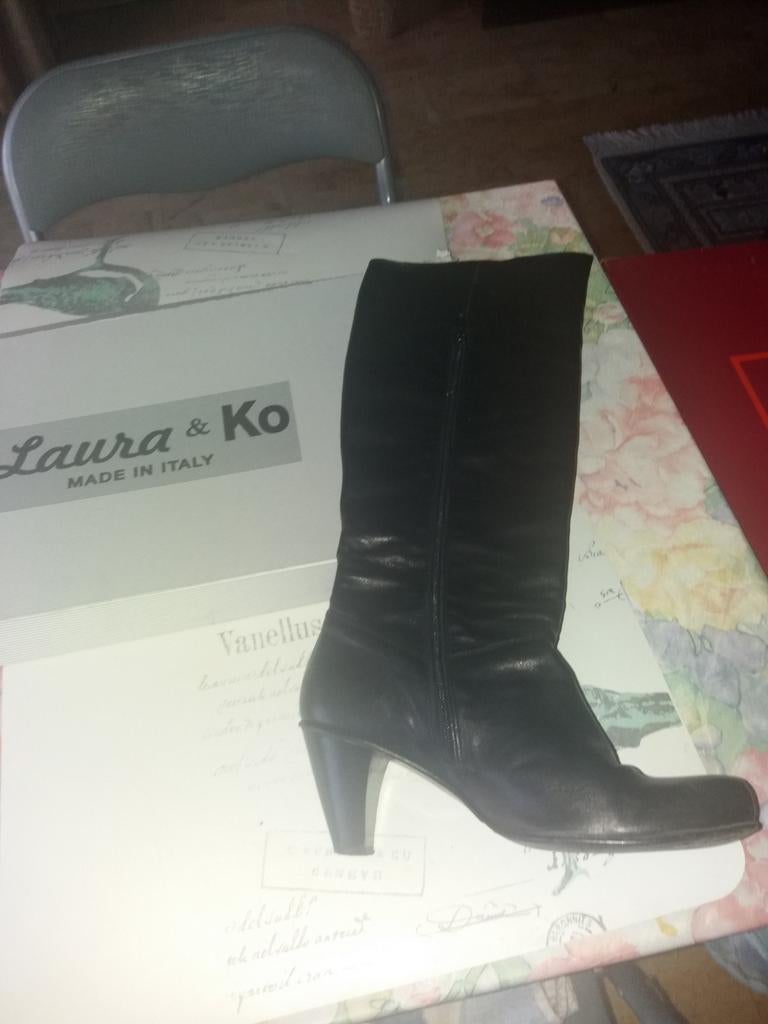 Zo goed als nieuwe hoge laarzen "LAURA &CO ", Kleding | Dames, Schoenen, Ophalen of Verzenden, Zo goed als nieuw, Zwart, Hoge laarzen
