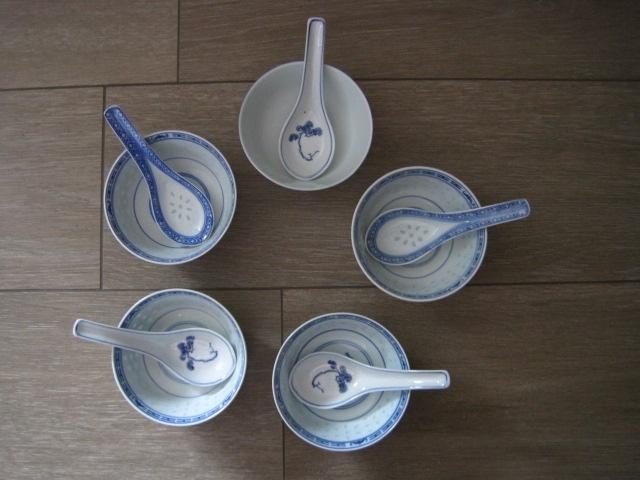 Ensemble de 5 bols chinois avec cuillère, Enlèvement ou Envoi, Utilisé, Porcelaine, Récipient(s)