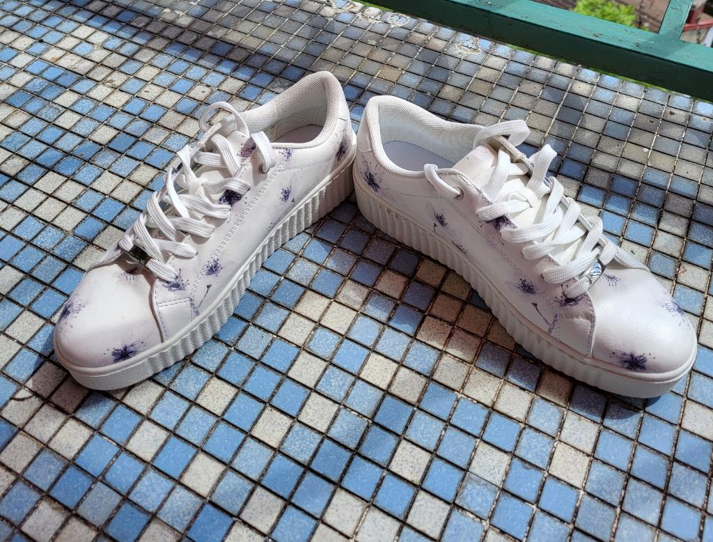 chaussures neuves MERRY SCOTT blanches fleurs taille 40, Neuf, Autre, Enlèvement, Blanc