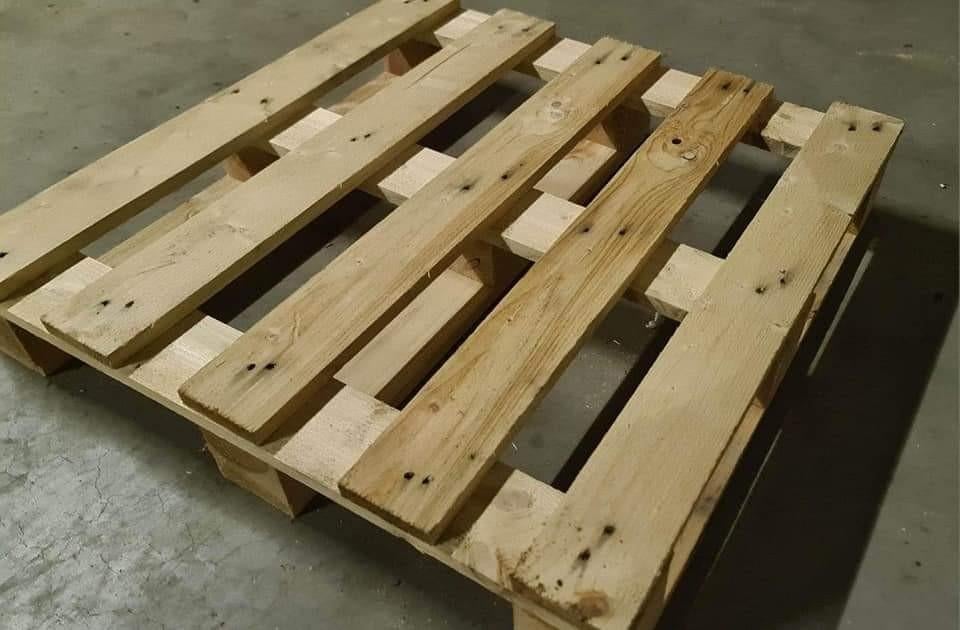Vierkante houten paletten, Doe-het-zelf en Bouw, Hout en Planken, Ophalen of Verzenden, Zo goed als nieuw, Pallet