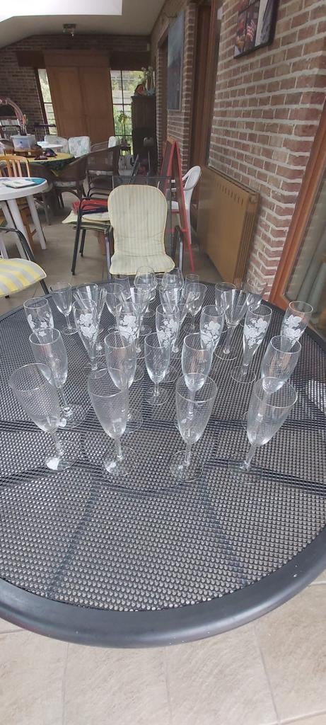 FLUTES CHAMPAGNE ETC...7  Gravèes fleurs, Enlèvement, Comme neuf