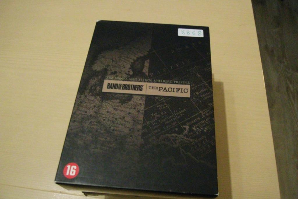 band of brothers - the pacific  13 disc box, CD & DVD, DVD | Action, Enlèvement ou Envoi
