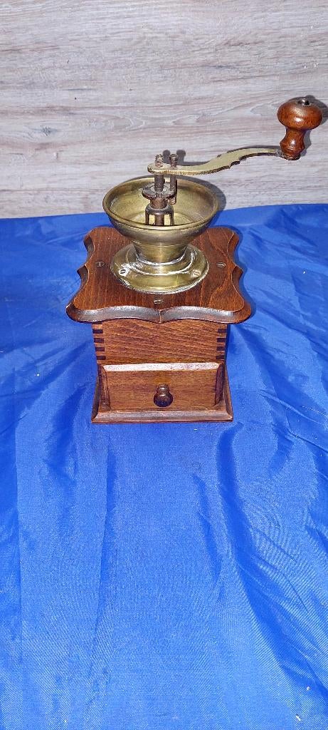Vintage handmatige koffiemolen – hout & messing, Antiek en Kunst, Ophalen of Verzenden