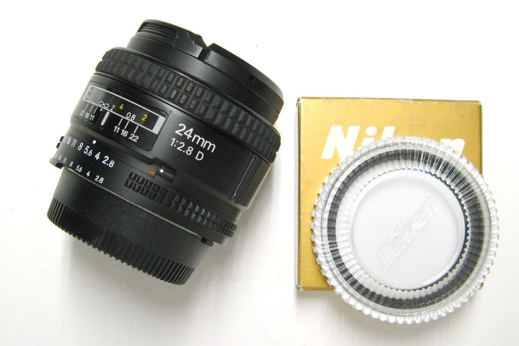 Nikkor AFD 2,8/24mm met Nikon L37c UV filter als nieuw, Ophalen of Verzenden, Zo goed als nieuw, Groothoeklens