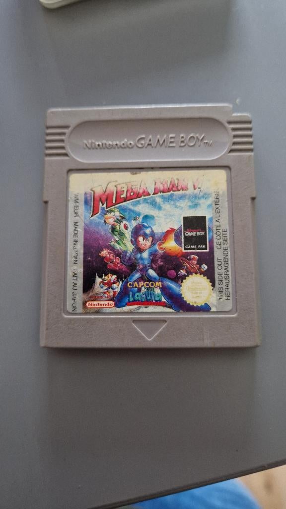 Mega Man V - Werkt perfect, maar cartridge met schade, Games en Spelcomputers, Games | Nintendo Game Boy, Avontuur en Actie, Gebruikt