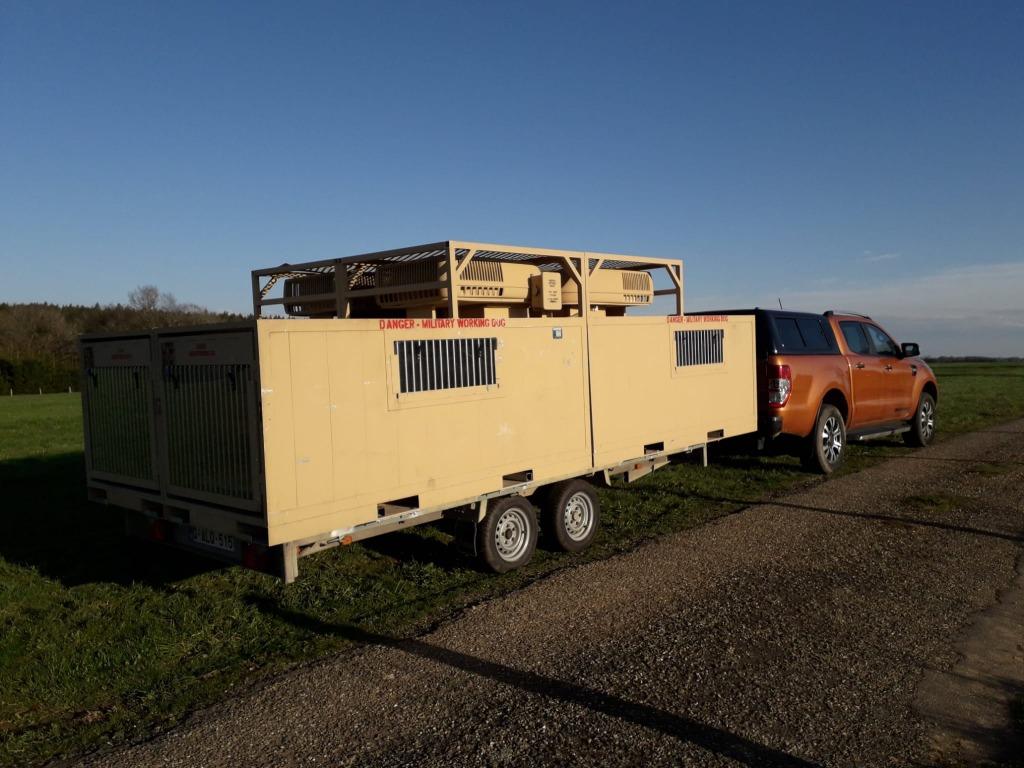 Hondenaanhangwagen - 4 tot 20 zitplaatsen; airconditioning., Ophalen, Gebruikt