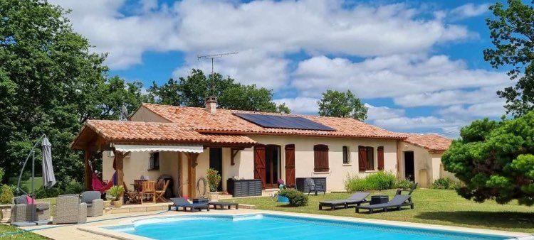 Vacances dans le sud de la France, Propriétaire