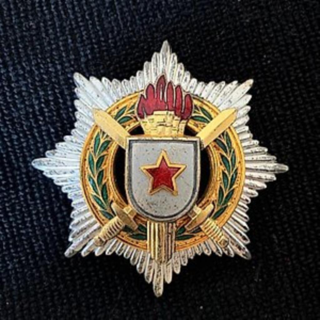Joegoslavië - Orde van Militaire Verdienste Gouden Zwaarden, Verzamelen, Militaria | Algemeen, Verzenden