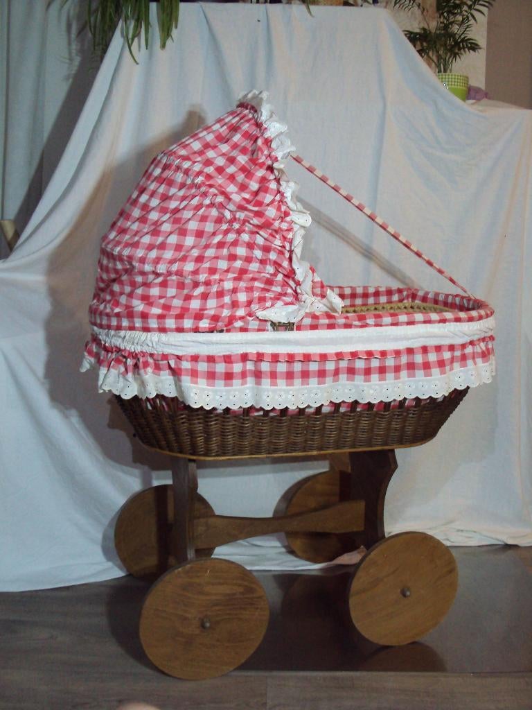BERCEAU VINTAGE (PRIX BAS), Enfants & Bébés, Berceaux & Lits, Enlèvement, Utilisé, Berceau