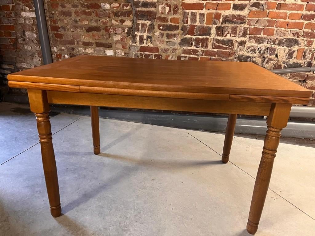 Table en très bon état, 150 à 200 cm, Comme neuf, Enlèvement, 50 à 100 cm