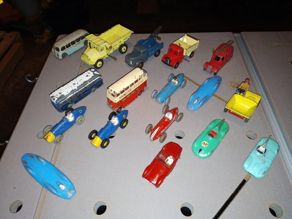 Anciennes miniatures Dinky Toys (sport ea) & Corgi Toys,, Enlèvement ou Envoi