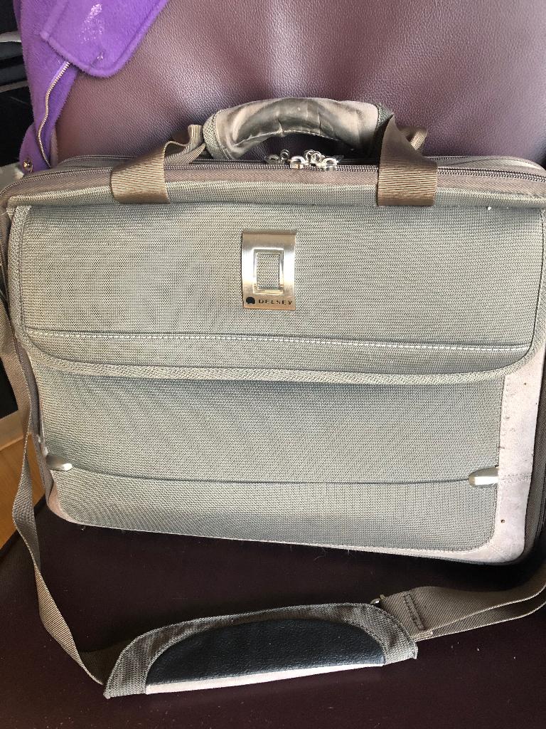 Cartable Delsey, Bijoux, Sacs & Beauté, Enlèvement, Utilisé