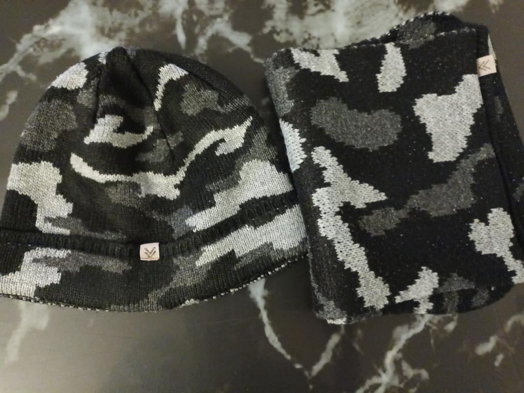 Muts en bijhorende sjaal, Ophalen, Maat 56/58 (XL), Sjaal