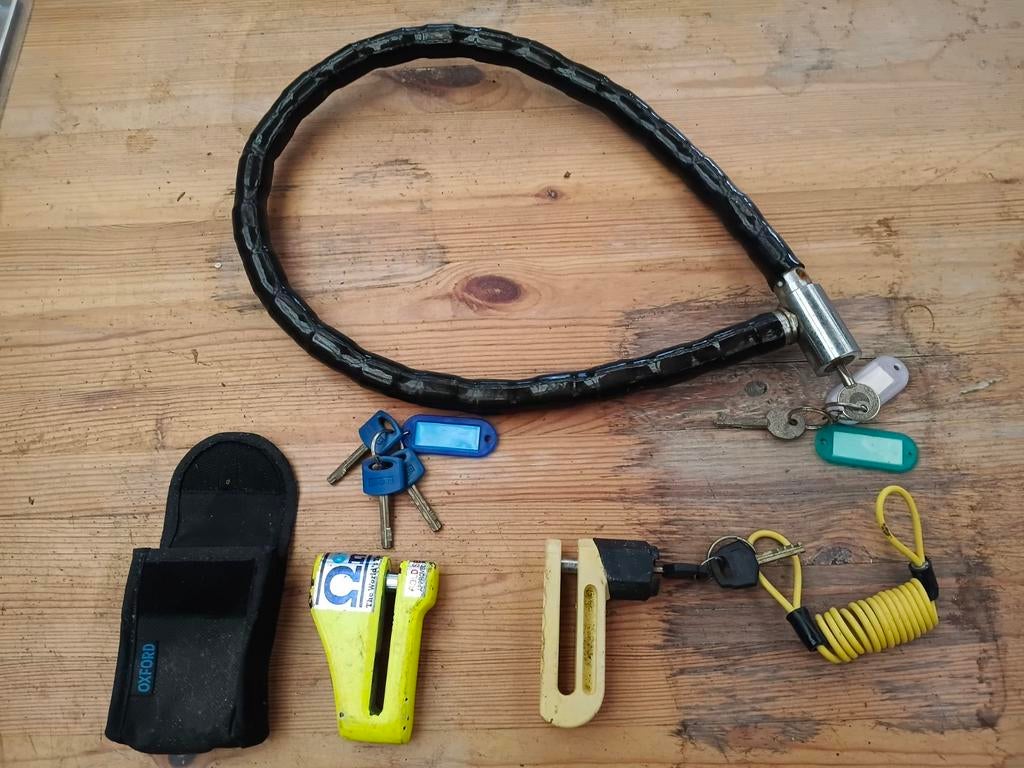 3 motosloten met meerdere sleutels, Ophalen