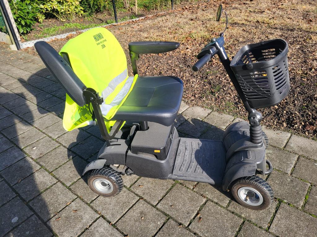 Scoot mobiel L&M Vivo+, 10 km/u of minder, 16 t/m 25 km, Zo goed als nieuw, Ophalen