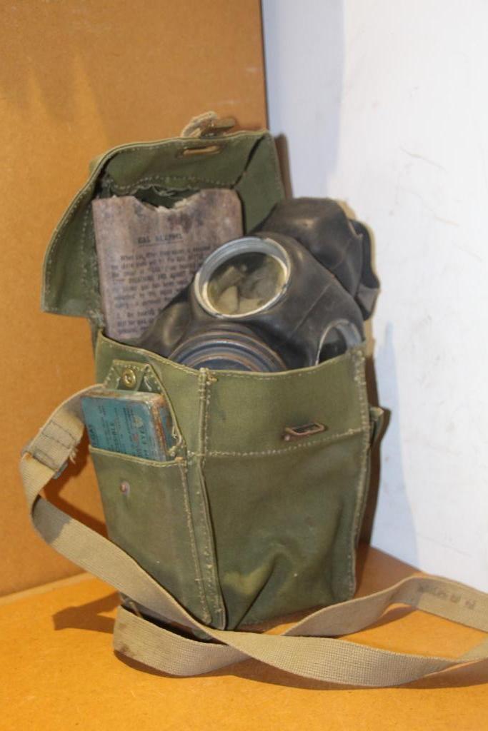 GB WW2 Masque anti gaz M-43 complet matriculé, Collections, Envoi, Armée de terre, Vêtements ou Chaussures