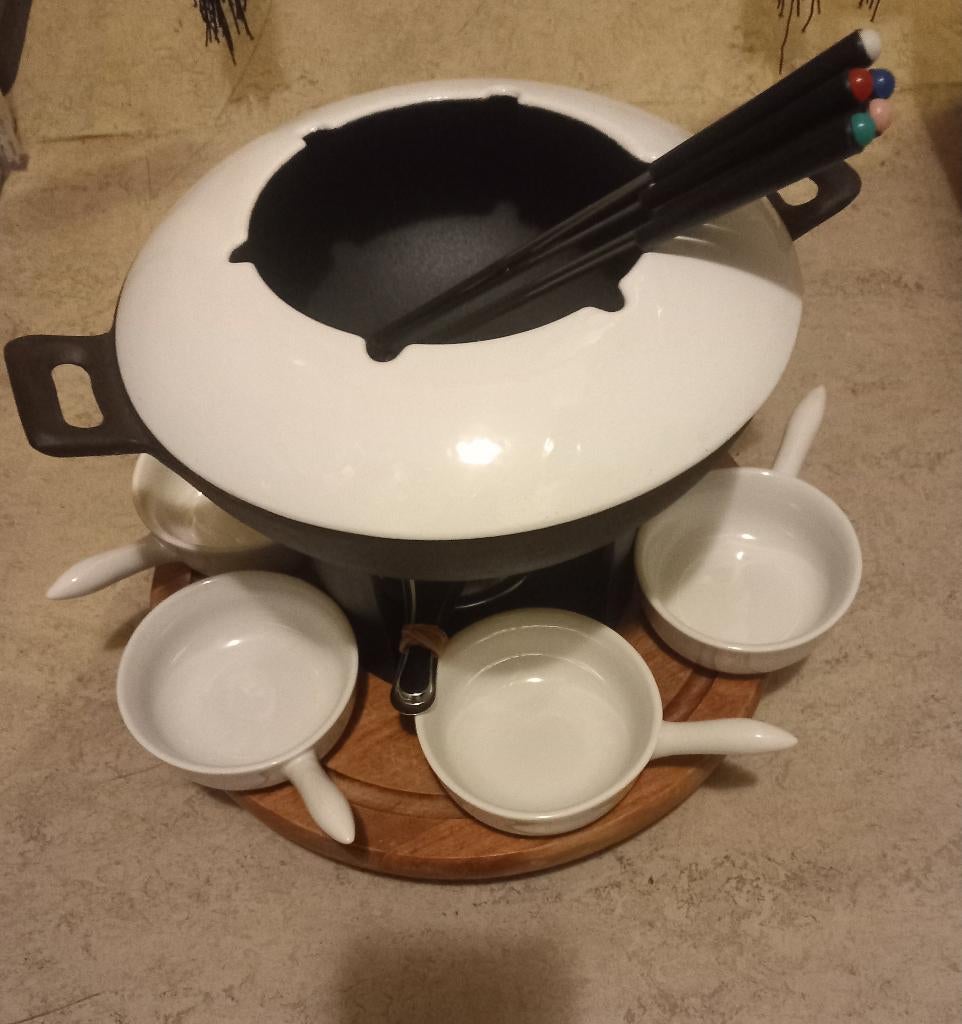 Fondueset van Bourguignonne of Chinees, Ophalen, Nieuw, Gietijzer, Wok