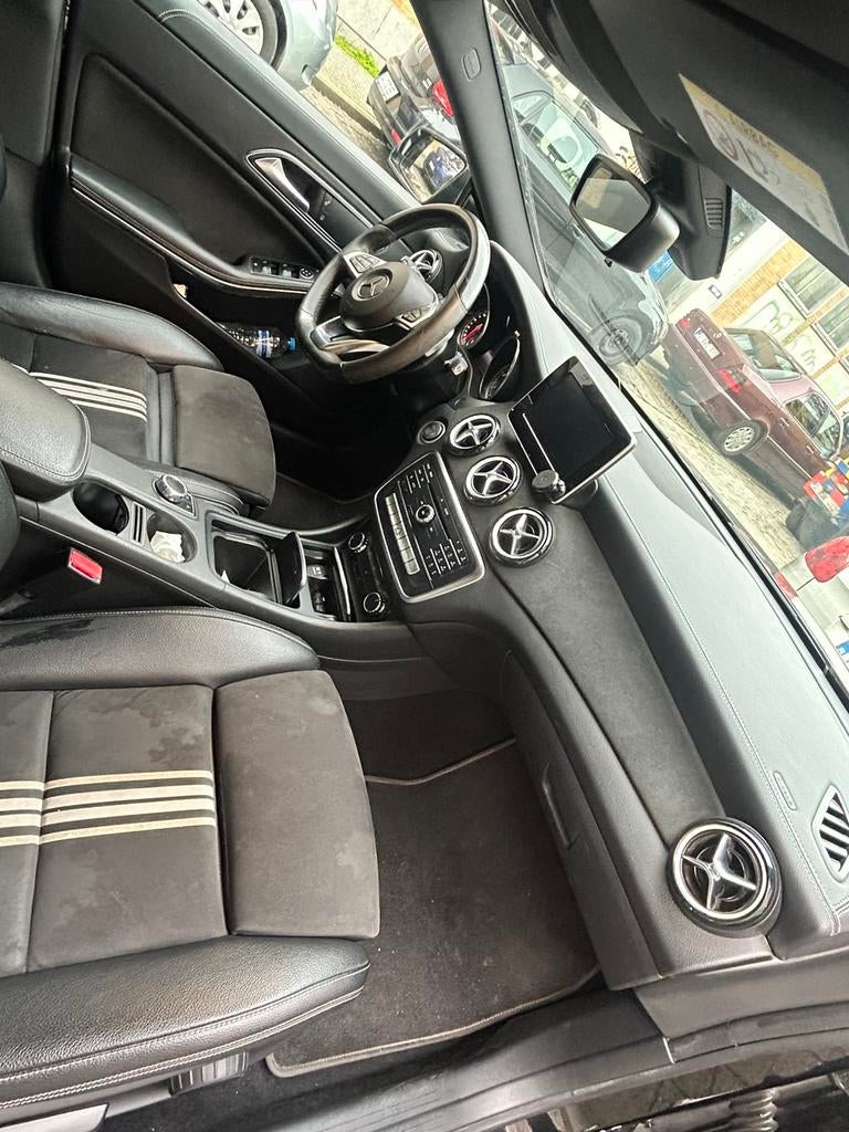 Mercedes CLA 200 AMG-pakket, Auto's, Automaat, CLA, Zwart, Zwart