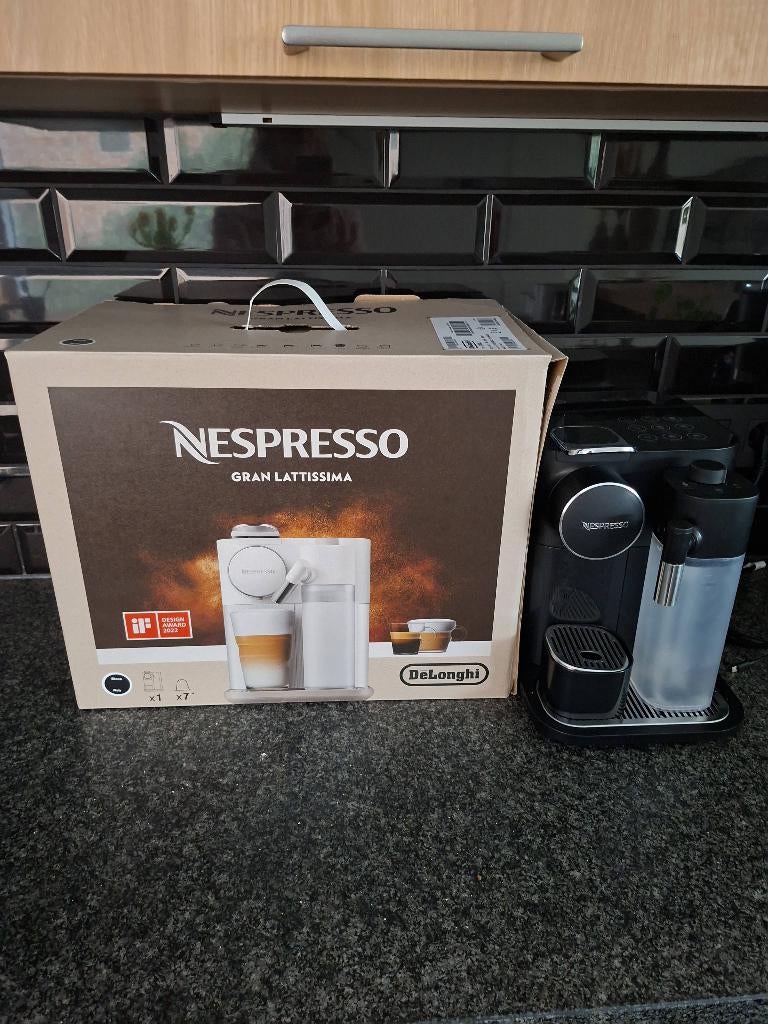 Nespresso lattissima, Elektronische apparatuur, Koffiezetapparaten, Ophalen, Koffiepads en cups, Koffiemachine, Zo goed als nieuw