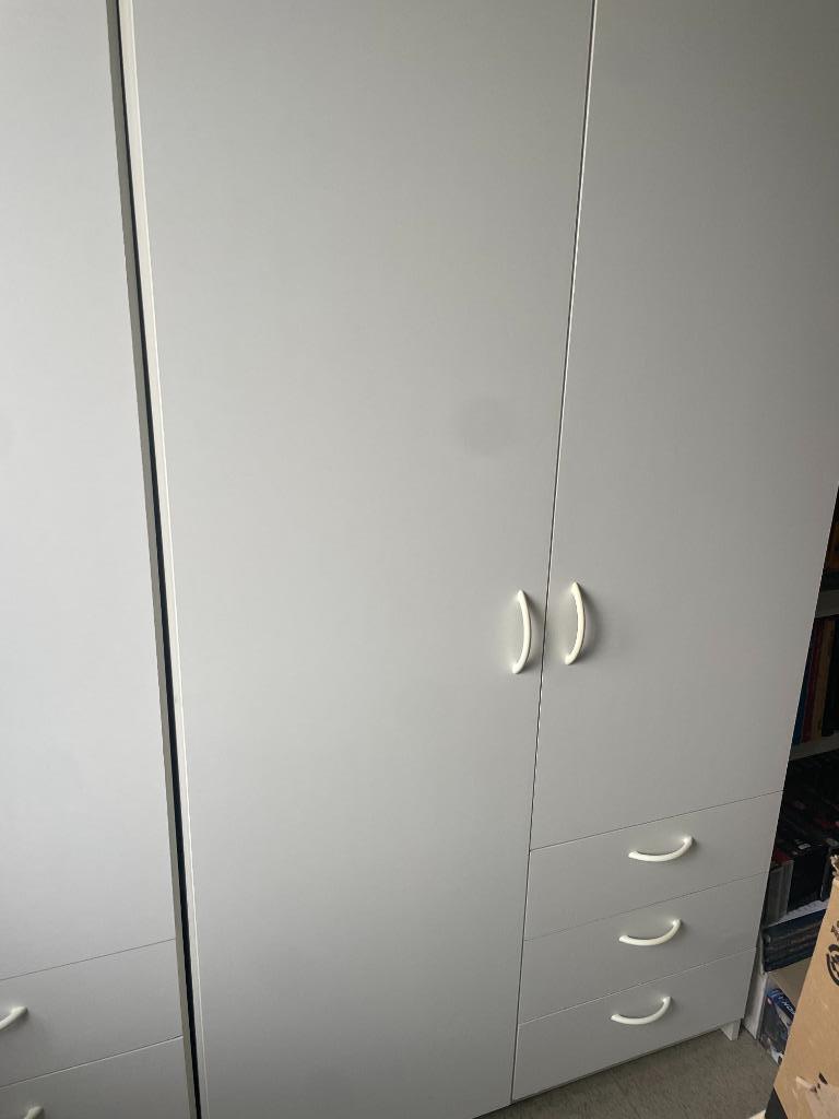 Kinderkamer bed / hoofdkast en babytafel, Kinderen en Baby's, Kinderkamer | Commodes en Kasten, Ophalen, Zo goed als nieuw, Kast