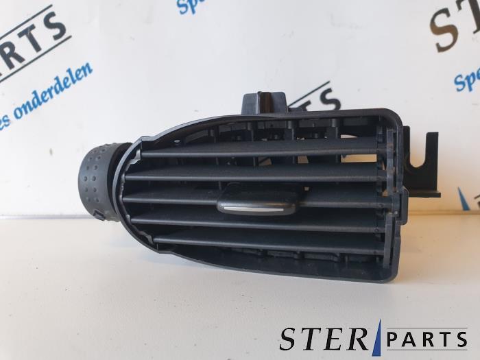 Luchtrooster Dashboard van een Mercedes A-Klasse, Gebruikt, -, Ophalen of Verzenden, -
