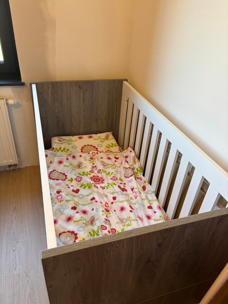 Babybed /peuterbed met verzorgingstafel/kast, Enlèvement, Comme neuf