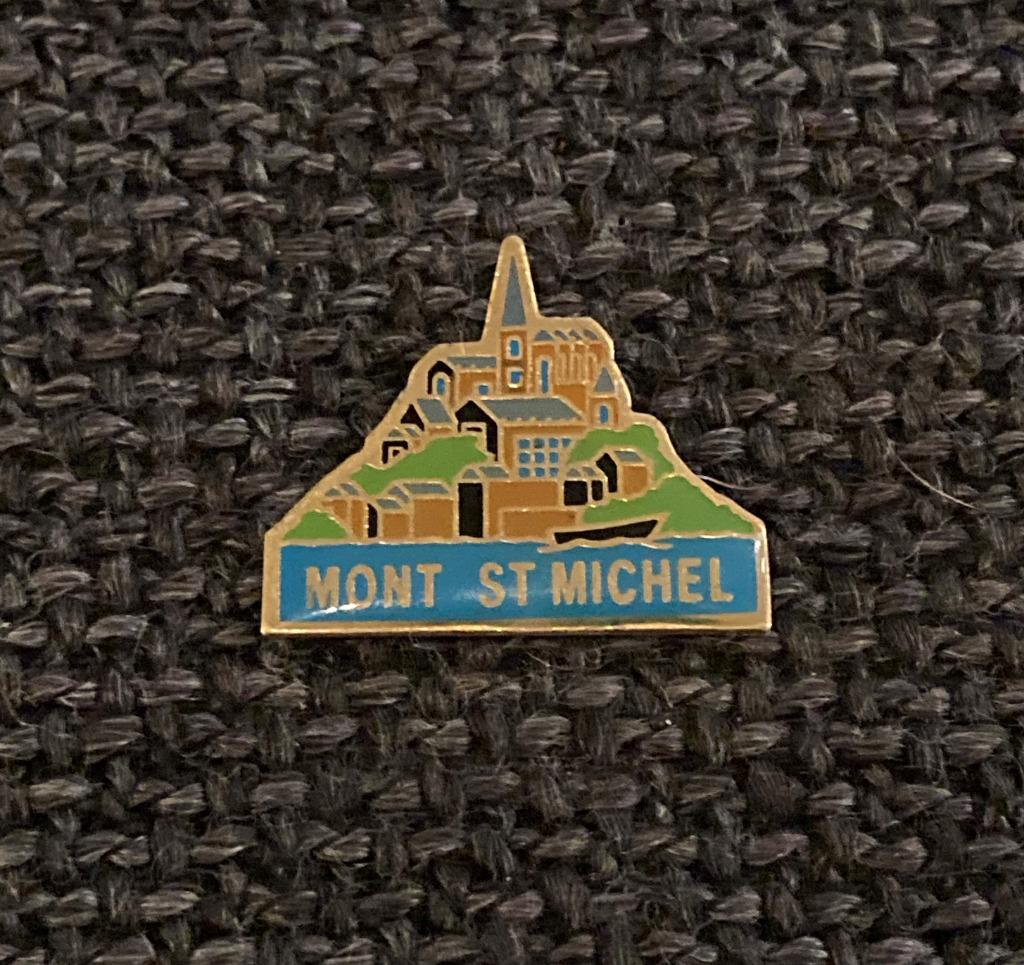 PIN - MONT SAINT MICHEL - FRANCE - FRANKRIJK, Verzamelen, Verzenden, Gebruikt, Stad of Land, Speldje of Pin
