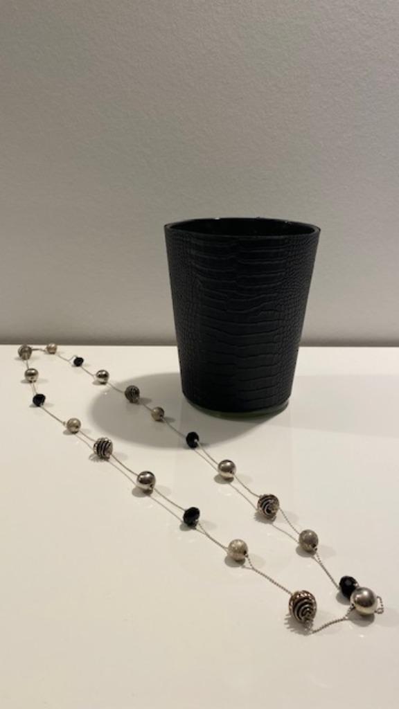 Zilverkleurige halsketting met zwarte kralen, Bijoux, Sacs & Beauté, Colliers, Enlèvement ou Envoi, Neuf, Argent, Synthétique