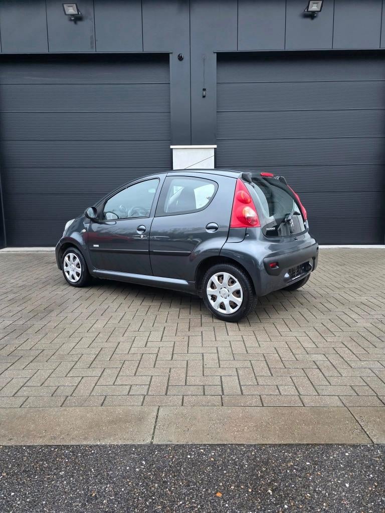 Peugeot 107, Auto's, Peugeot, Bedrijf, ABS, Airbags, Airconditioning, Benzine, Euro 5, Stadsauto, 4 deurs, Handgeschakeld, Zilver of Grijs