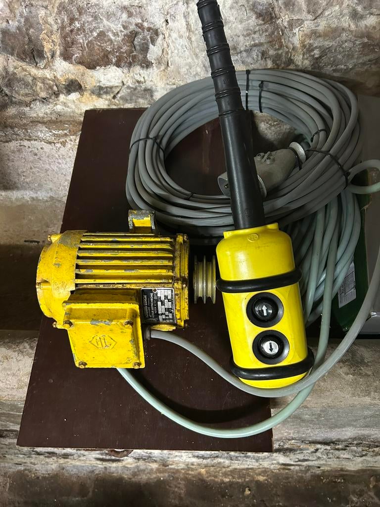 Moteur triphasé de palan, Bricolage & Construction, Enlèvement, Comme neuf