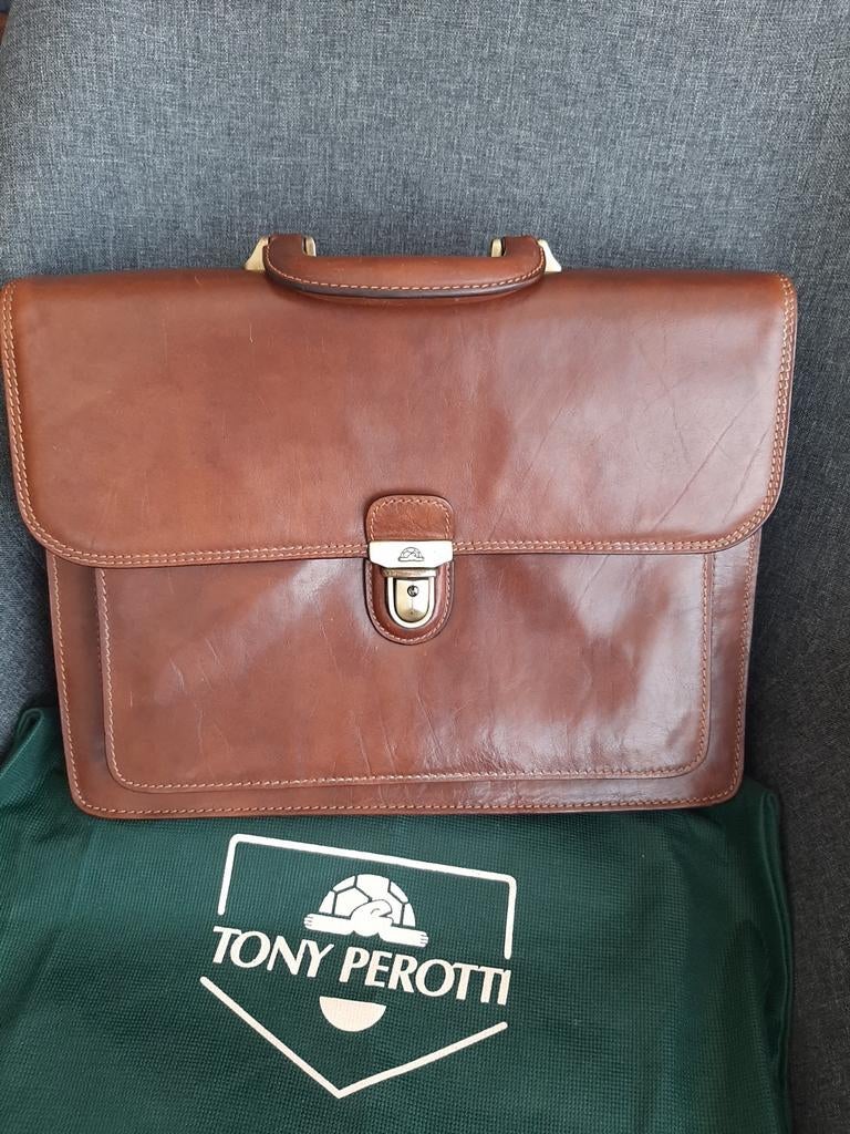 TONY PEROTTI boekentas bijna nieuw middenbruin glad leer, Ophalen of Verzenden, Zo goed als nieuw, Bruin, Leer
