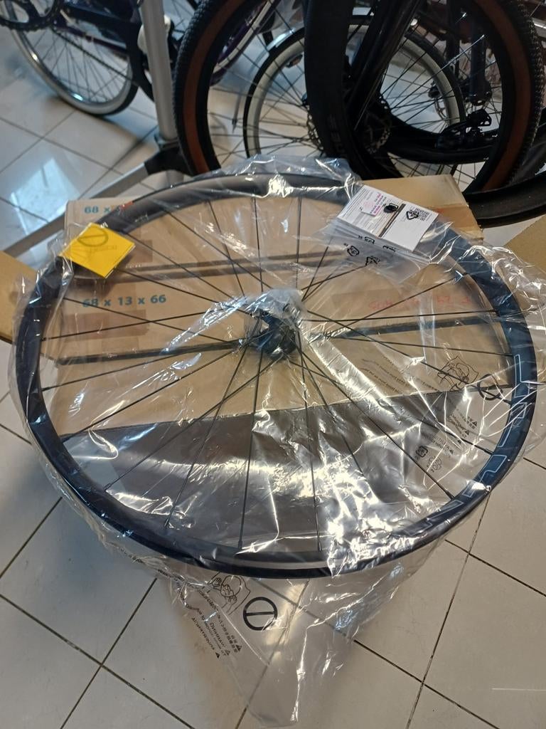 Set de roues VTT Shimano MT600 (jamais utilisé), Vélos & Vélomoteurs, Vélos Pièces, Enlèvement ou Envoi
