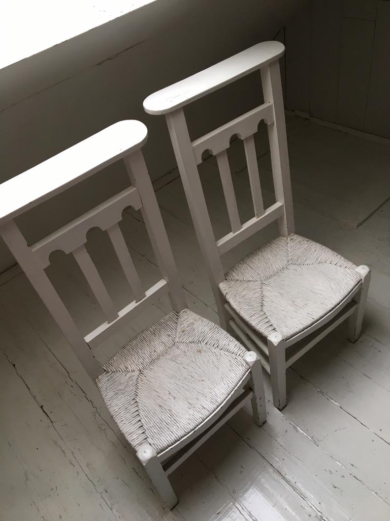 Antieke kerkstoelen wit gelakt, Huis en Inrichting, Ophalen, Gebruikt, Wit, Hout