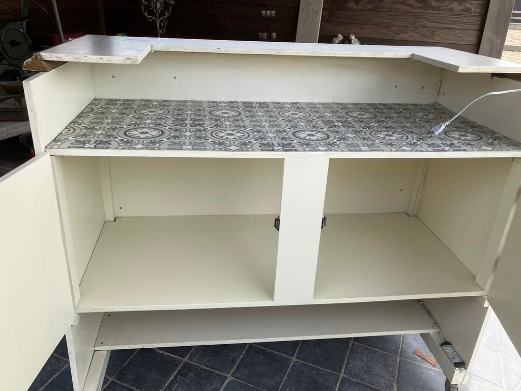 Authentieke bar met snijwerk. Staat op wieltjes., Ophalen, Zo goed als nieuw